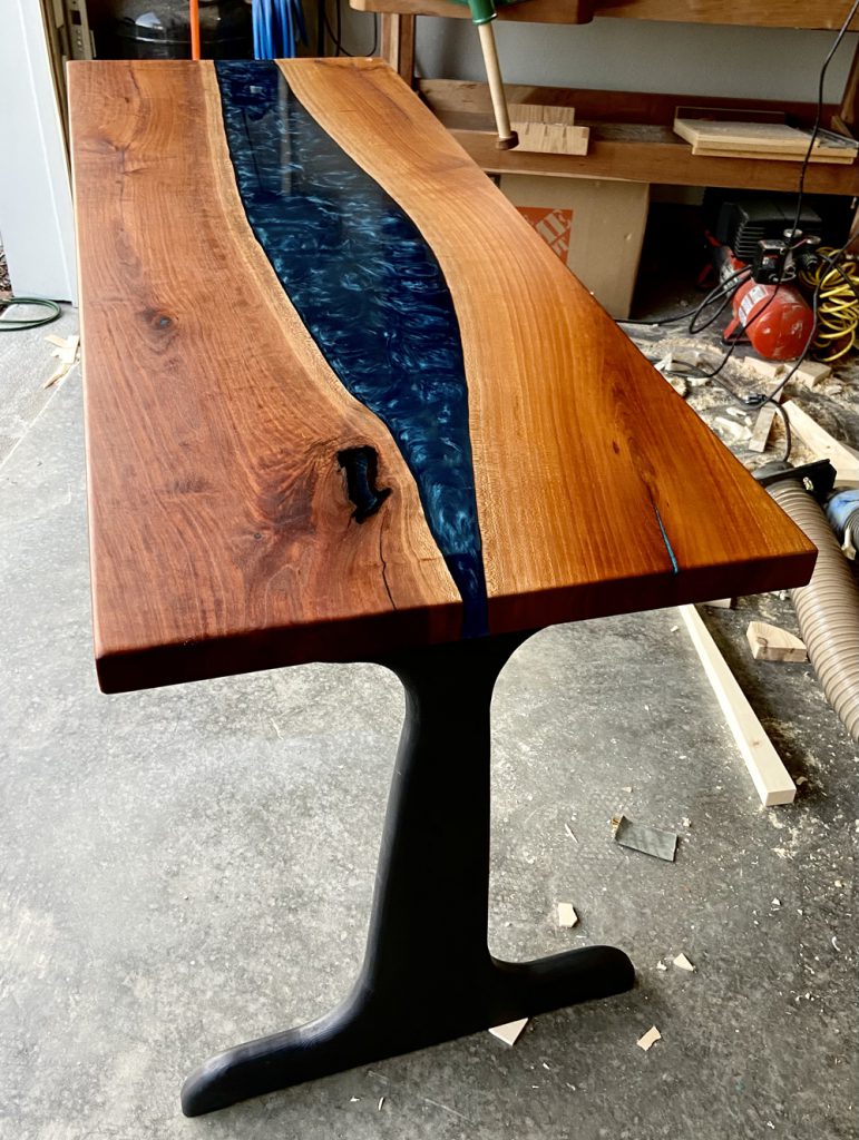 Robert's DIY river desk made from cherry wood and epoxy